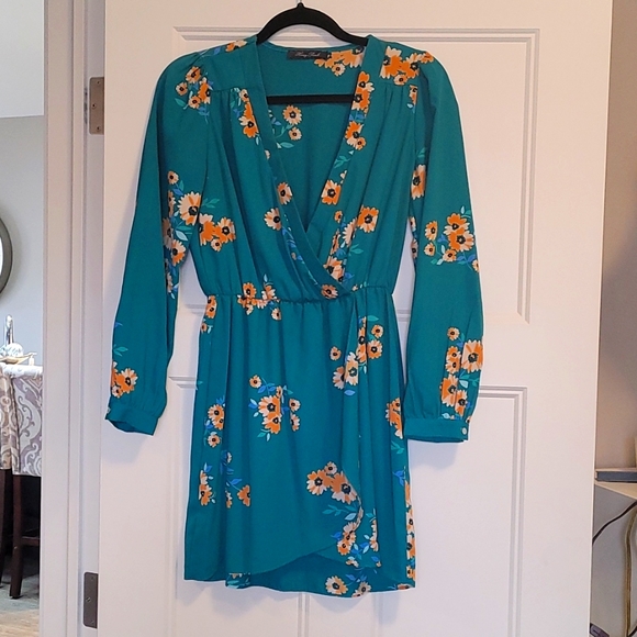 Dress - Picture 1 of 4